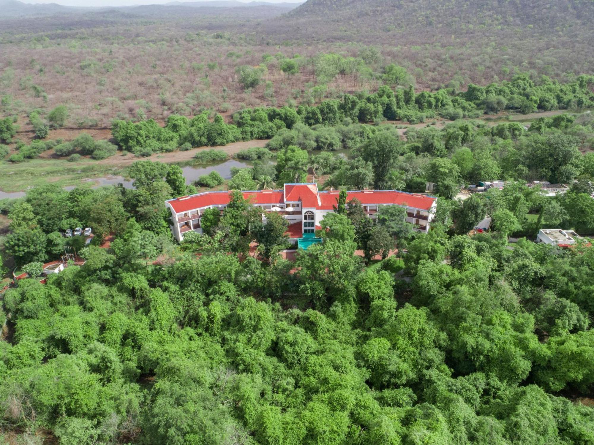 Gir Serai - Ihcl Seleqtions Sasan Gir Luaran gambar